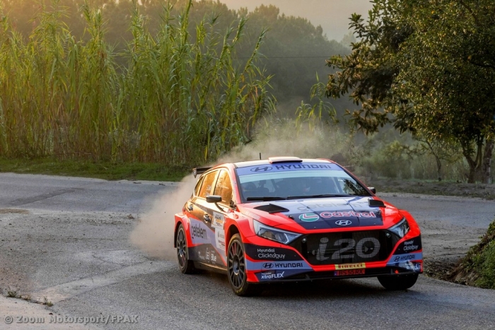 Dani Sordo na frente da luta pelo título