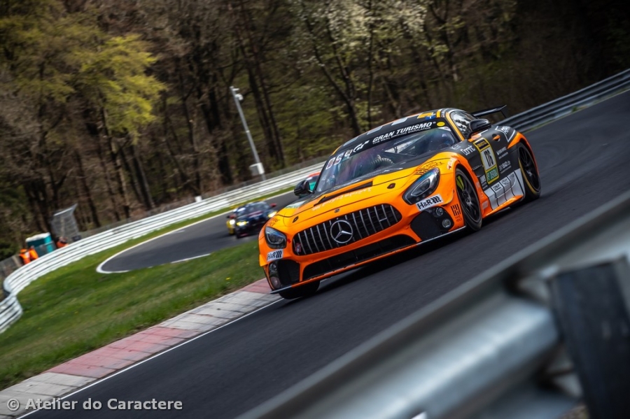 Guilherme Oliveira estreia-se nas hist&oacute;ricas 24 Horas de N&uuml;rburgring
