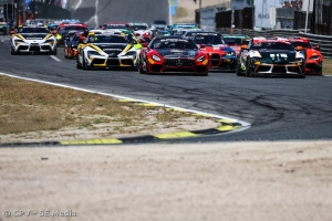C&eacute;sar Machado e Tom&aacute;s Teixeira vencem corrida intensa de GT4