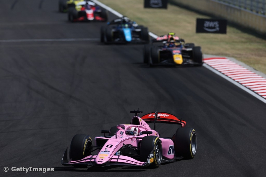 Min&igrave; flawless in Budapest win as Montoya and Tsolov collide