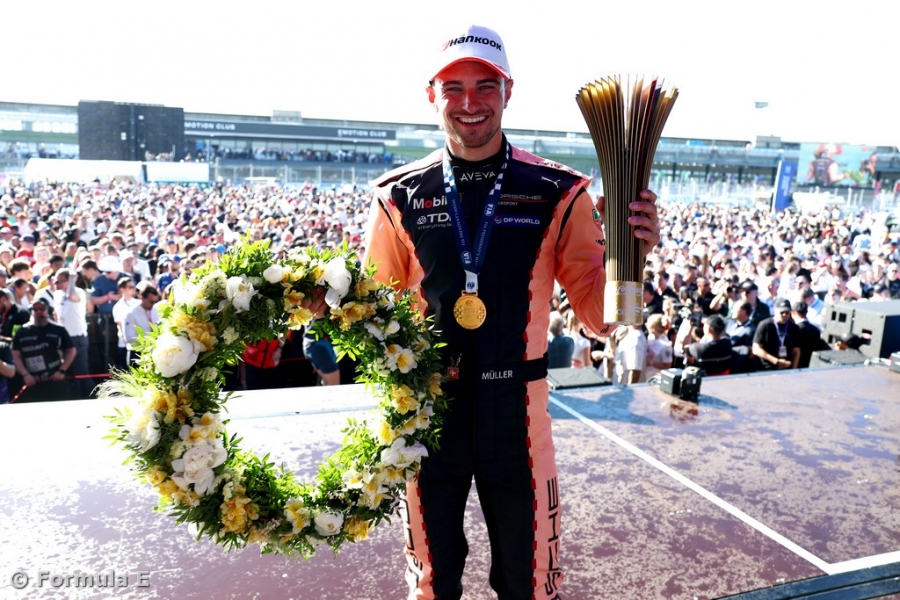 M&uuml;ller claims maiden Victory as Porsche celebrates Motor Racing Anniversary