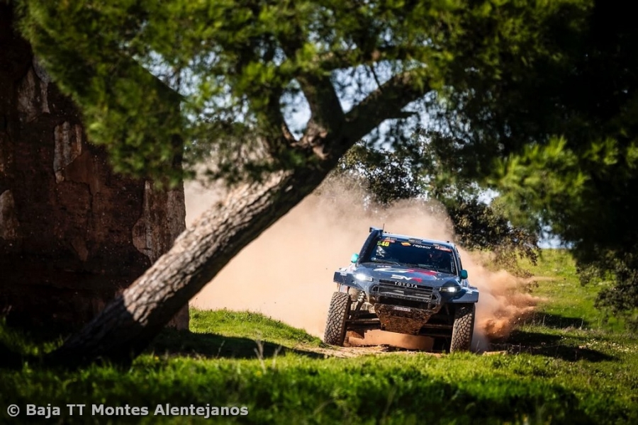 Jo&atilde;o Ferreira e Filipe Palmeiro dominam ronda inaugural do CPTT
