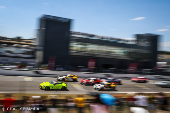 Rajani e Aguiar herdam triunfo dram&aacute;tico numa corrida de GT4 memor&aacute;vel
