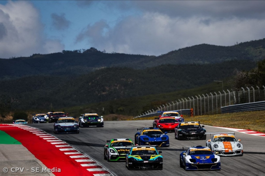 SuperCars - 4 hist&oacute;rias de 4 jovens pilotos
