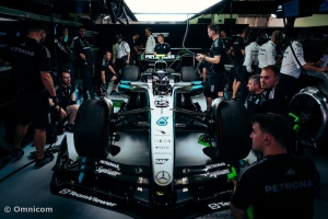 Signify e Mercedes-AMG F1 Team assinalam parceria