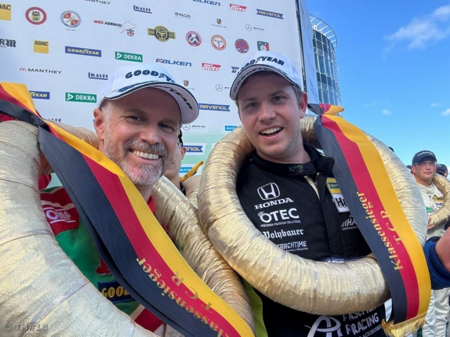Tiago Monteiro vence (TCR) no Nordschleife