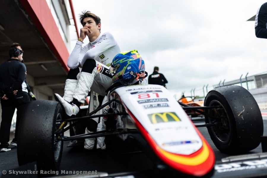 Noah Monteiro estreia-se em Valência