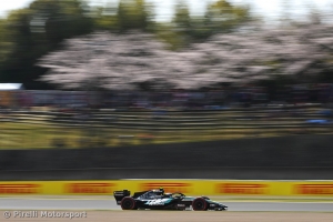 Antonelli claims pole in Japan