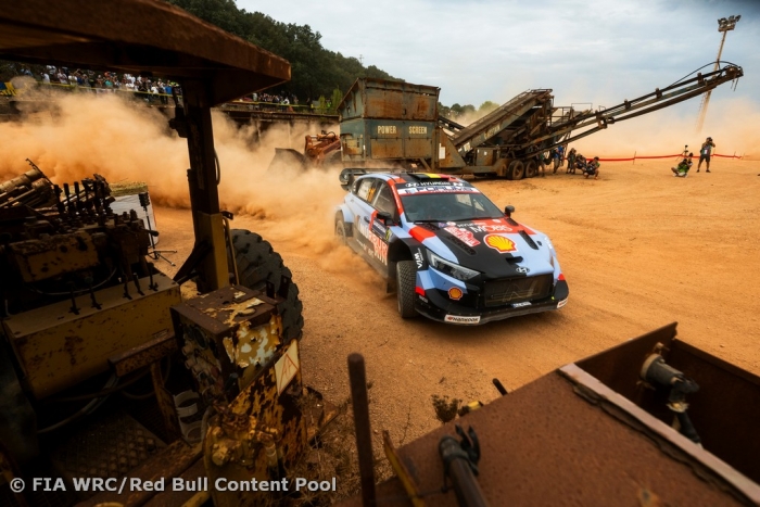 Neuville snatches Sardinia lead