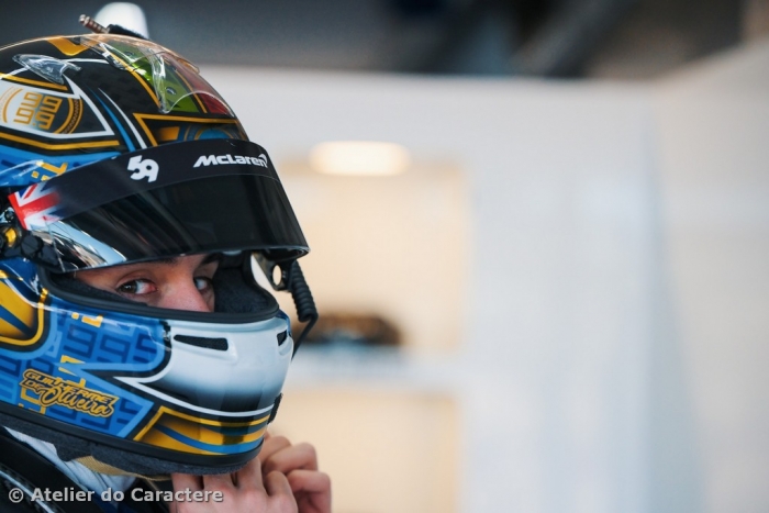 Guilherme Oliveira procura vit&oacute;ria em Brands Hatch