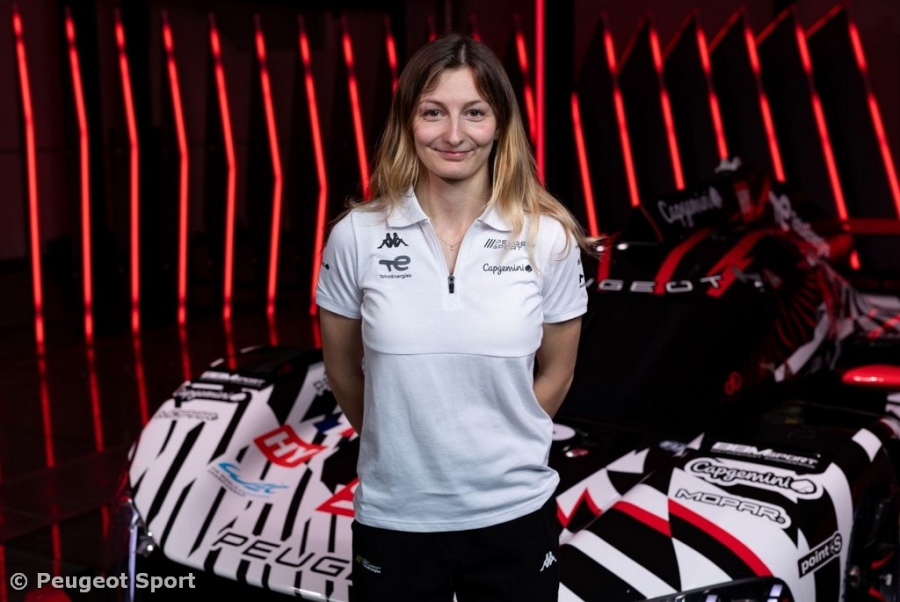 Doriane Pin joins Team Peugeot as Development Driver